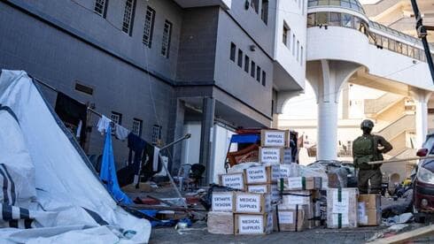 Fuerzas de las FDI en el Hospital Shifa. 