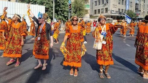 Los peregrinos participan en la Marcha de Jerusalem, el 13 de octubre de 2022. (Maya Margit/The Media Line) Los peregrinos participan en la Marcha de Jerusalem, el 13 de octubre de 2022