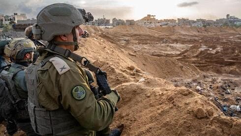 Soldados de las FDI operan en Gaza 
