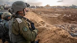 Soldados de las FDI operan en Gaza
