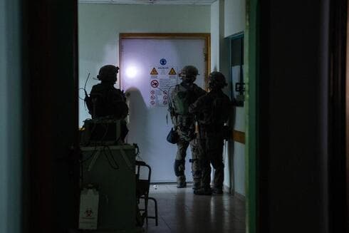 Las FDI dentro del hospital Shifa.