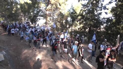 Otro momento de la marcha de los familiares de los rehenes. 