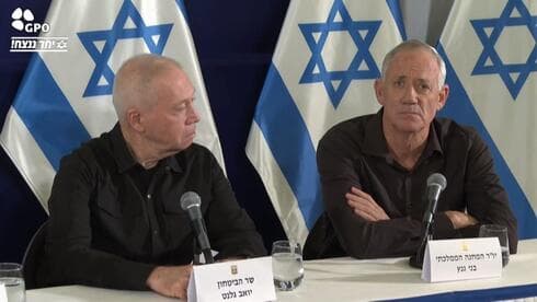 Yoav Gallant y Benny Gantz, durante la conferencia de prensa. 