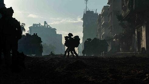 Soldados israelíes operan en la Franja de Gaza.