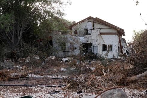 La destrucción de una casa en Be'eri. 
