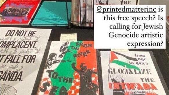 Proclamas antiisraelíes impresas en revistas vendidas en el Museo