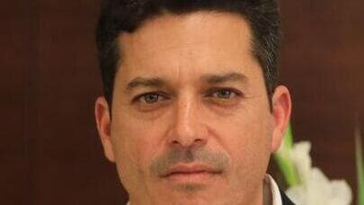 Ministro Amichai Shikli. 