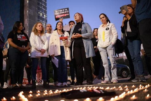 Familiares de secuestrados se manifiestan en Tel Aviv. 
