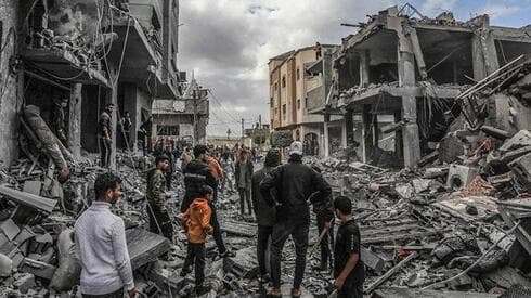 Secuelas del ataque israelí en Rafah, Gaza.   