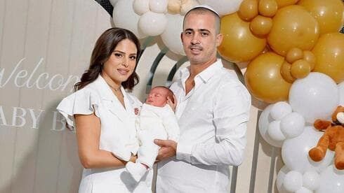 Liraz y Dudu Samdajah eligieron llamar a su tercer hijo "Oz", que significa coraje (Ynet) Liraz y Dudu Samdajah