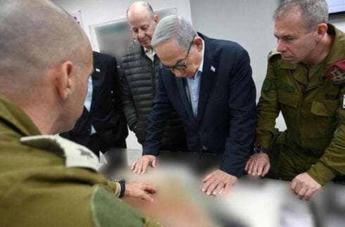 Netanyahu visitó visitó la unidad de recogida de documentos y despojos técnicos (AMSHT). (Haim Tzach) Netanyahu visitó visitó la unidad de recogida de documentos y despojos técnicos (AMSHT).