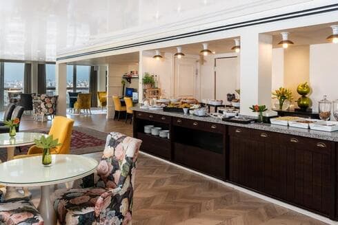 Sala de desayuno del Hotel Herodes en Tel Aviv. 