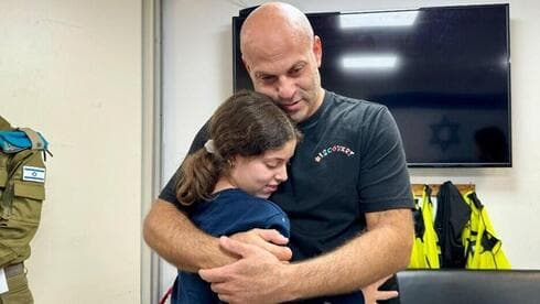 Hila Rotem Shoshani fue secuestrada junto con Emily en Be'eri, un kibutz en la frontera con Gaza. (FDI) Hila Rotem Shoshani fue secuestrada junto con Emily en Be'eri, un kibutz en la frontera con Gaza.
