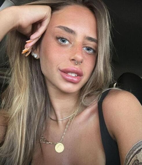 Mia Schem.