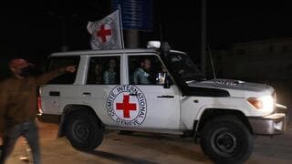 Vehículo del CICR cerca del paso fronterizo de Rafah