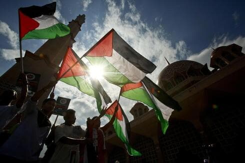 Manifestantes pro palestinos corean consignas sin entenderlas