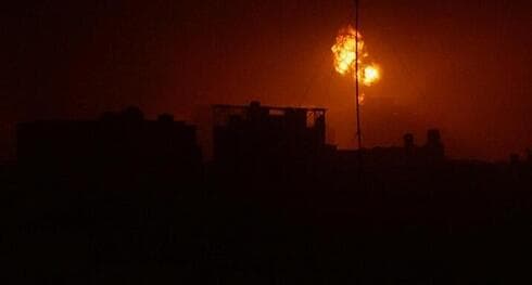 "Cinturón de fuego" sobre tres ciudades de Gaza tras los intensos ataques de las FDI. (Ynet) "Cinturón de fuego" sobre tres ciudades de Gaza tras los intensos ataques de las FDI.