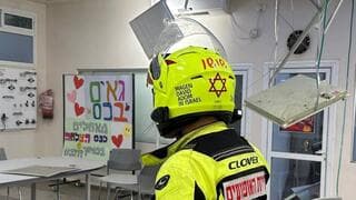 Una escuela de Tel Aviv destruida por el impacto de un cohete lanzado por Hamás.