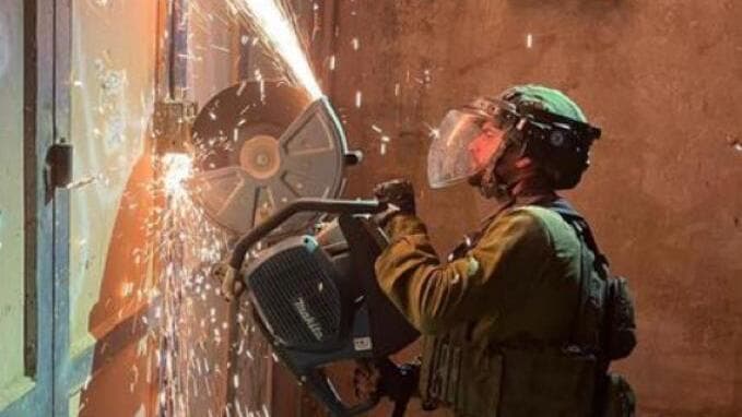 Las FDI destruyen una imprenta de Hamás en Cisjordania.