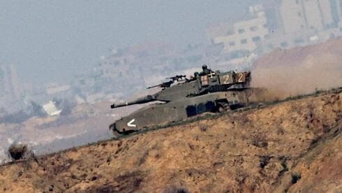 Fuerzas de las FDI operan en la Franja de Gaza.