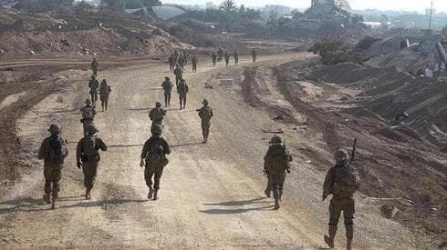 Si bien las FDI están combatiendo en cuatro frentes, se vieron envueltas en un conflicto de alta intensidad. (Reuters) si bien las FDI están combatiendo con éxito a sus enemigos en cuatro frentes, se han visto envueltas en un conflicto de alta intensidad