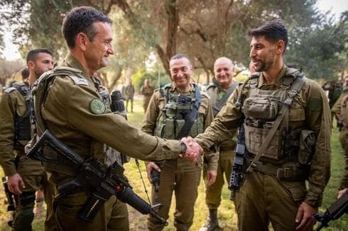 Durante casi dos meses, la estrella de Fauda, Idan Amedi, ha estado en servicio de reserva (Ynet) Idan Amedi