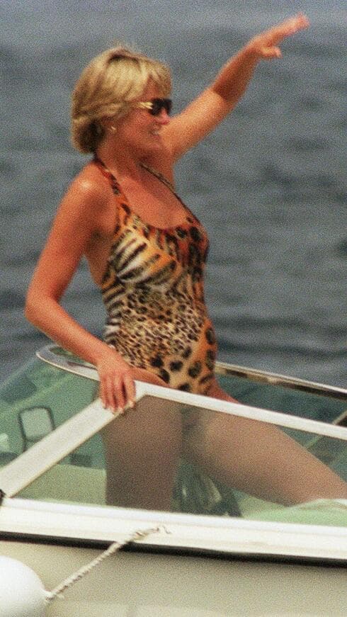 Princesa Diana en 1997, luciendo el traje de baño diseñado por la marca israelí Gottex 