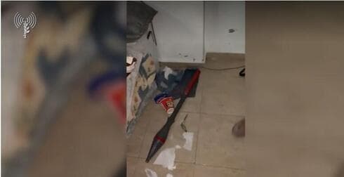 Uno de los RPG encontrados en un edificio residencial de Gaza.