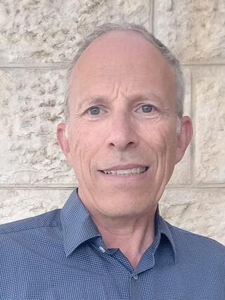 "Nuestra historia está acompañada de luchas internas", advierte Hachman", dice el profesor Noah Hacham. (Ynet) Prof. Noah Hacham