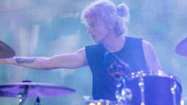 Yotam Haim era baterista en una banda. 