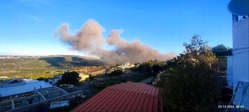 El conflicto visto desde el porche de la casa de Ora. 