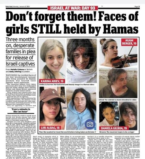 La impactante portada del Daily Mail, diario británico, con los testimonios de padres y madres de cuatro jóvenes israelíes que siguen secuestradas en Gaza. 