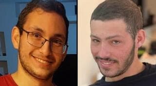 Itai Chen y Tamir Nimrodi, padres de dos jóvenes que siguen secuestradas en Gaza.