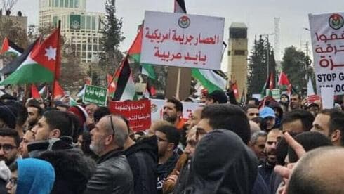 Los estados miembro de los Acuerdos enfrentan presiones de sus pares árabes y están sujetos a ataques de Irán. (Ynet) Los estados miembro de los Acuerdos enfrentan presiones de sus pares árabes y están sujetos a ataques de Irán.