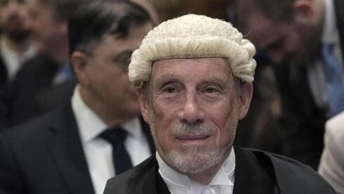 El profesor Shaw en la audiencia. 