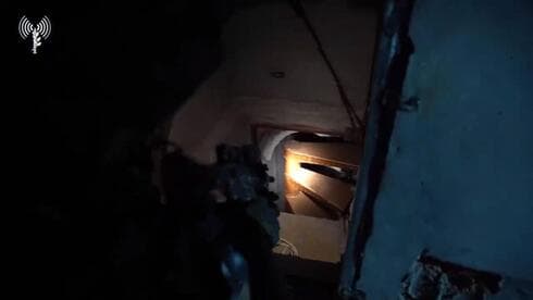 Las FDI desactivan el pozo de entrada a un túnel de Hamás. 