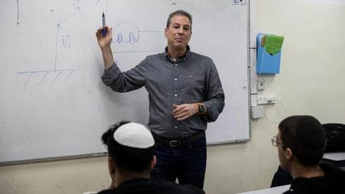 Shay Diller, decidió unirse a la escuela y suspender temporalmente su trabajo para estar presente a tiempo completo en la escuela (Abigail Uzi) Shay Diller
