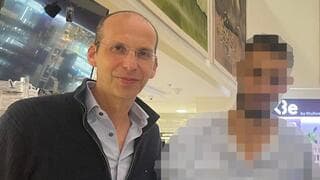 El Dr. Roni Eichel y su hijo