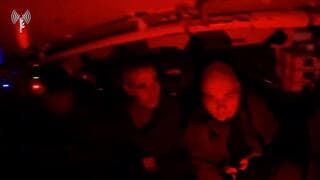 Los rehenes israelíes liberados por las FDI, de camino al hospital. 