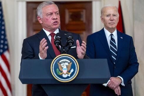 El rey Abdullah de Jordania junto a Joe Biden. 