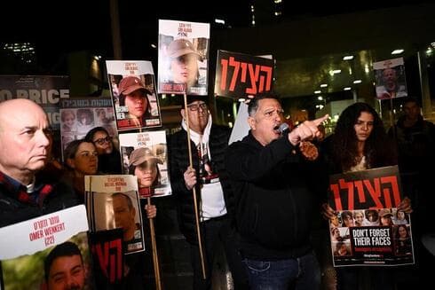 Familiares de rehenes se movilizan en Tel Aviv. 