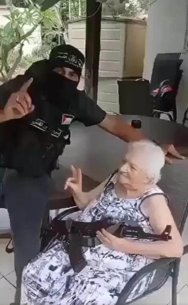 Esther Cuño con el terrorista de Hamás. 