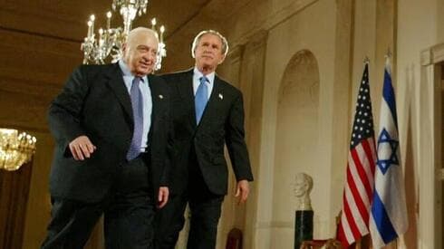 El presidente George W. Bush con Ariel Sharon. La secretaria de Estado de su administración, Condoleezza Rica, no era la partidaria más devota de Israel. (AP) El presidente George W. Bush con Ariel Sharon. No siempre fue un presidente pro-Israel.
