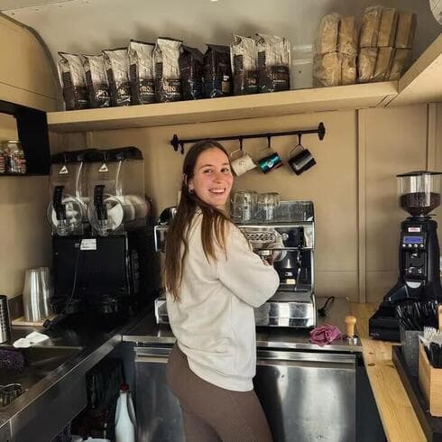 Naama Shapira, con 23 años y el sueño de su cafetería. 