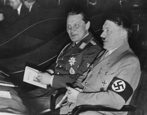 Adolf Hitler junto a Hermann Goering. La Alemania nazi también fue apodada "Amalek". 