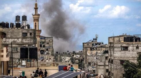 Un ataque de las FDI en Rafah durante el domingo.