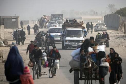 Habitantes de Gaza en la calle A-Rashid.
