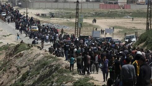 Miles de palestinos regresan al norte de Gaza. 