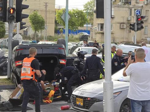 El auto de Itamar Ben-Gvir, tras el vuelco. 