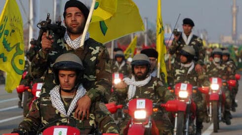 Un desfile de voluntarios Basij cerca de Teherán. 